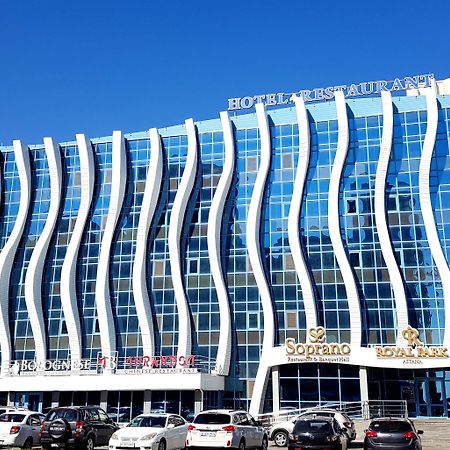 Reikartz Park Astana Ex-Royal Park Hotel & Spa מראה חיצוני תמונה