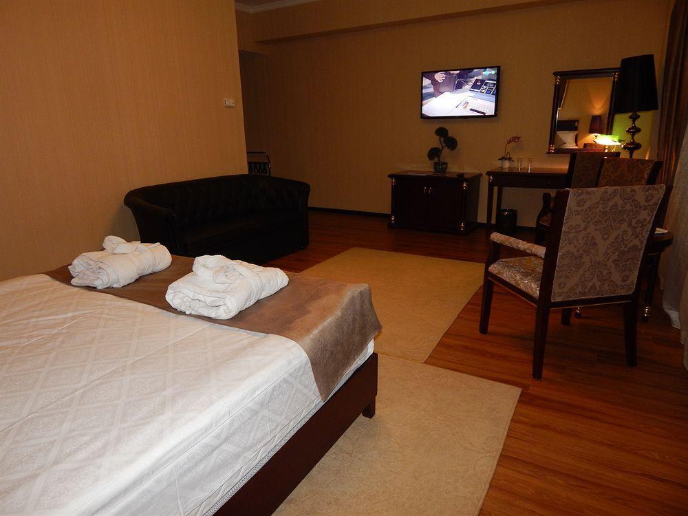 Reikartz Park Astana Ex-Royal Park Hotel & Spa מראה חיצוני תמונה