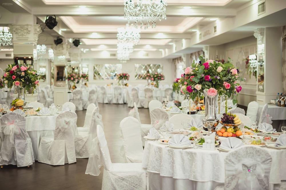 Reikartz Park Astana Ex-Royal Park Hotel & Spa מראה חיצוני תמונה