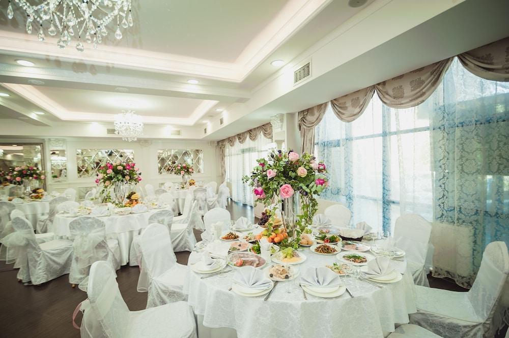 Reikartz Park Astana Ex-Royal Park Hotel & Spa מראה חיצוני תמונה