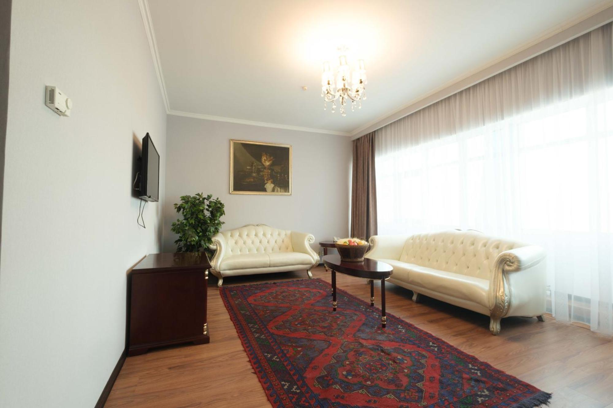 Reikartz Park Astana Ex-Royal Park Hotel & Spa מראה חיצוני תמונה