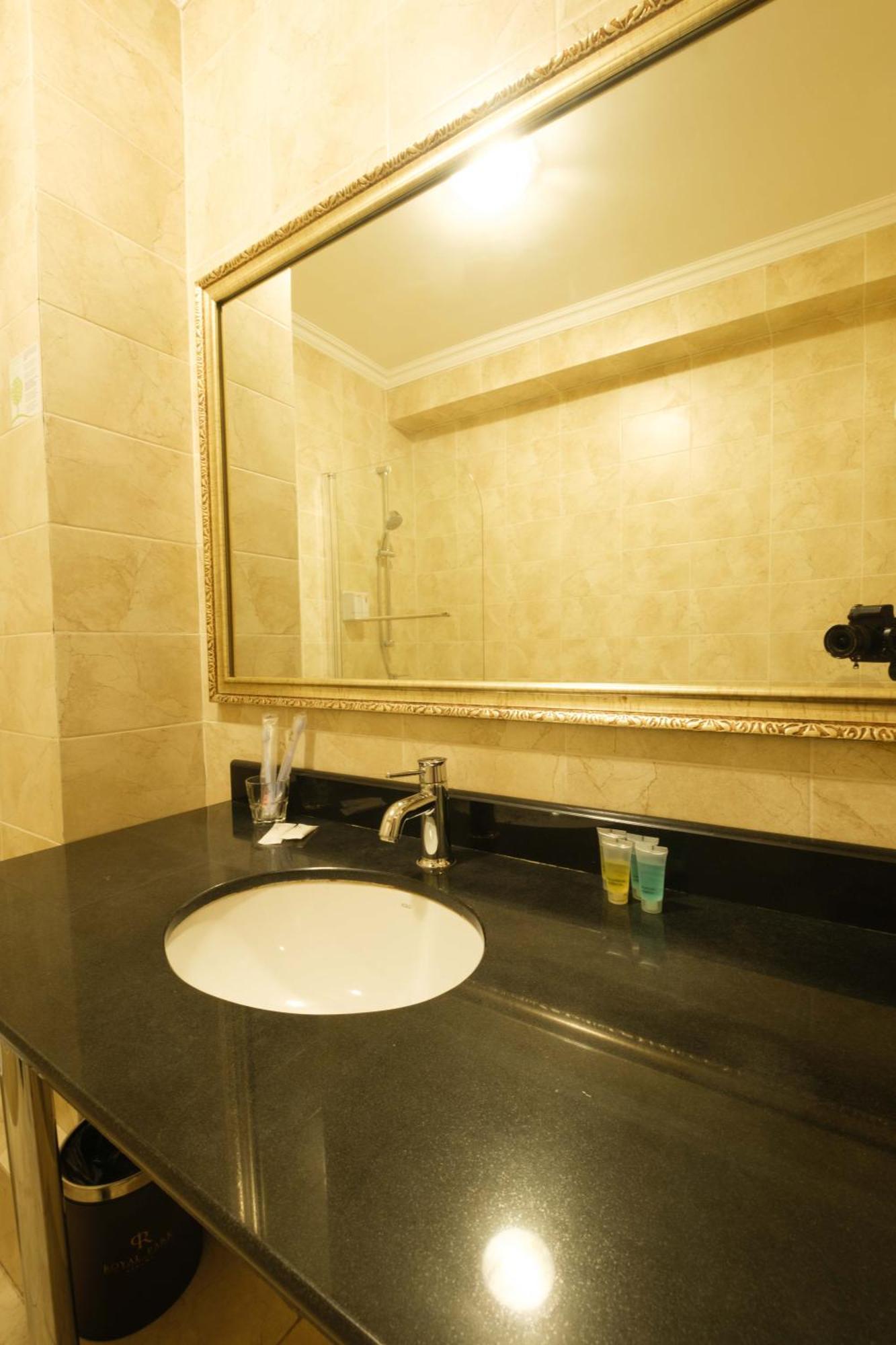 Reikartz Park Astana Ex-Royal Park Hotel & Spa מראה חיצוני תמונה