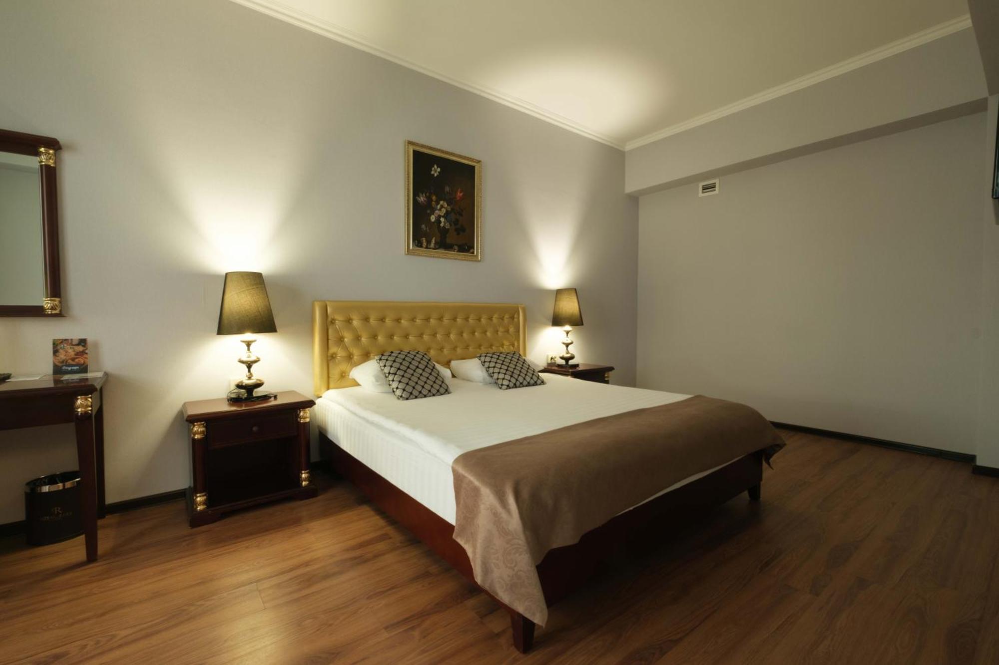 Reikartz Park Astana Ex-Royal Park Hotel & Spa מראה חיצוני תמונה
