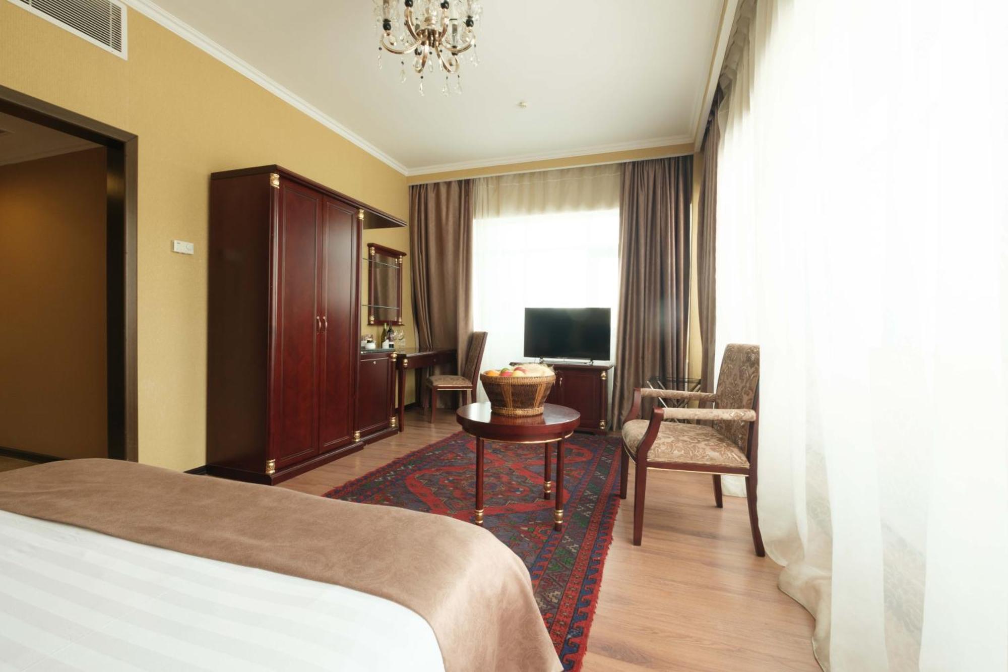 Reikartz Park Astana Ex-Royal Park Hotel & Spa מראה חיצוני תמונה