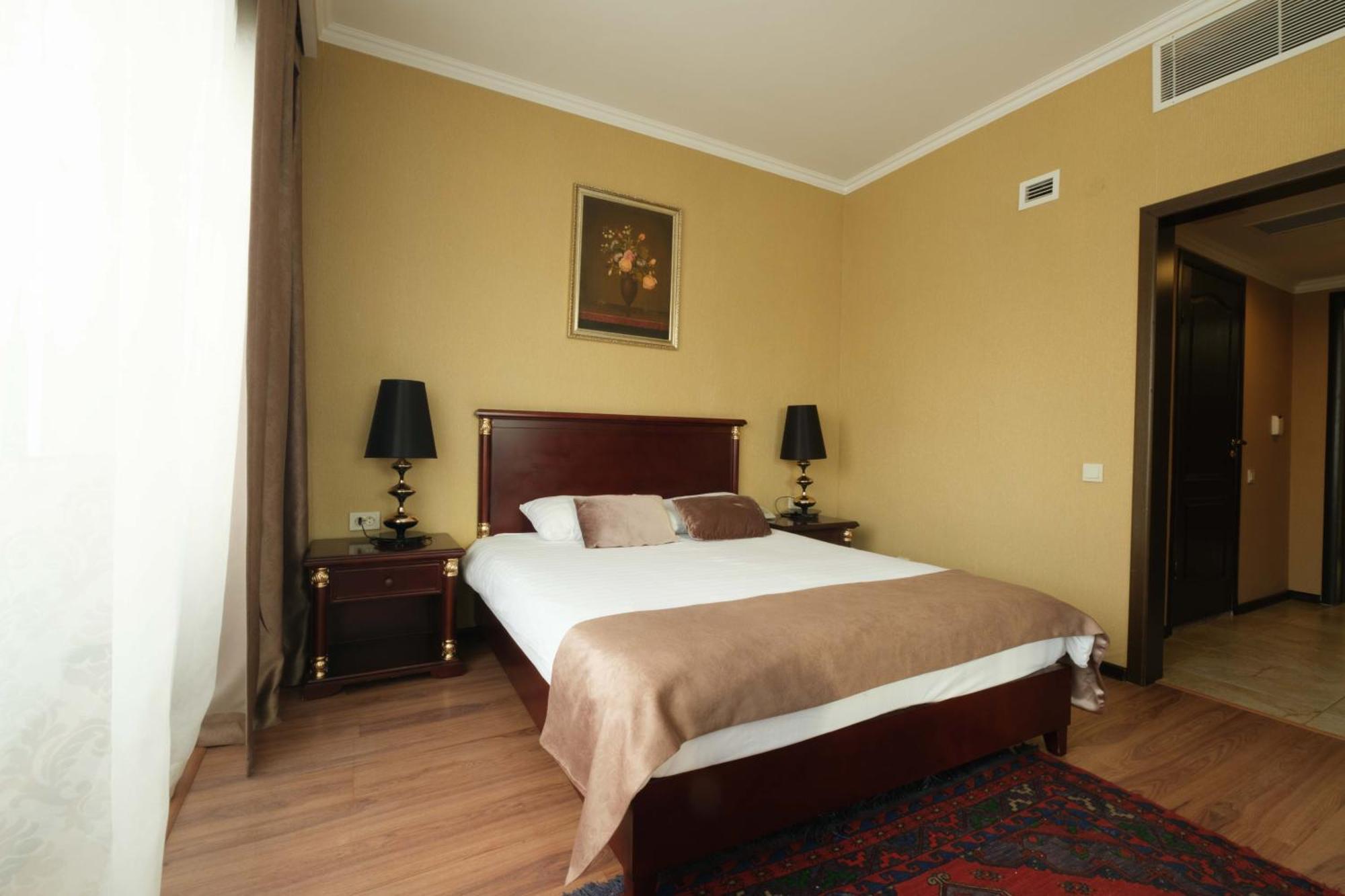 Reikartz Park Astana Ex-Royal Park Hotel & Spa מראה חיצוני תמונה