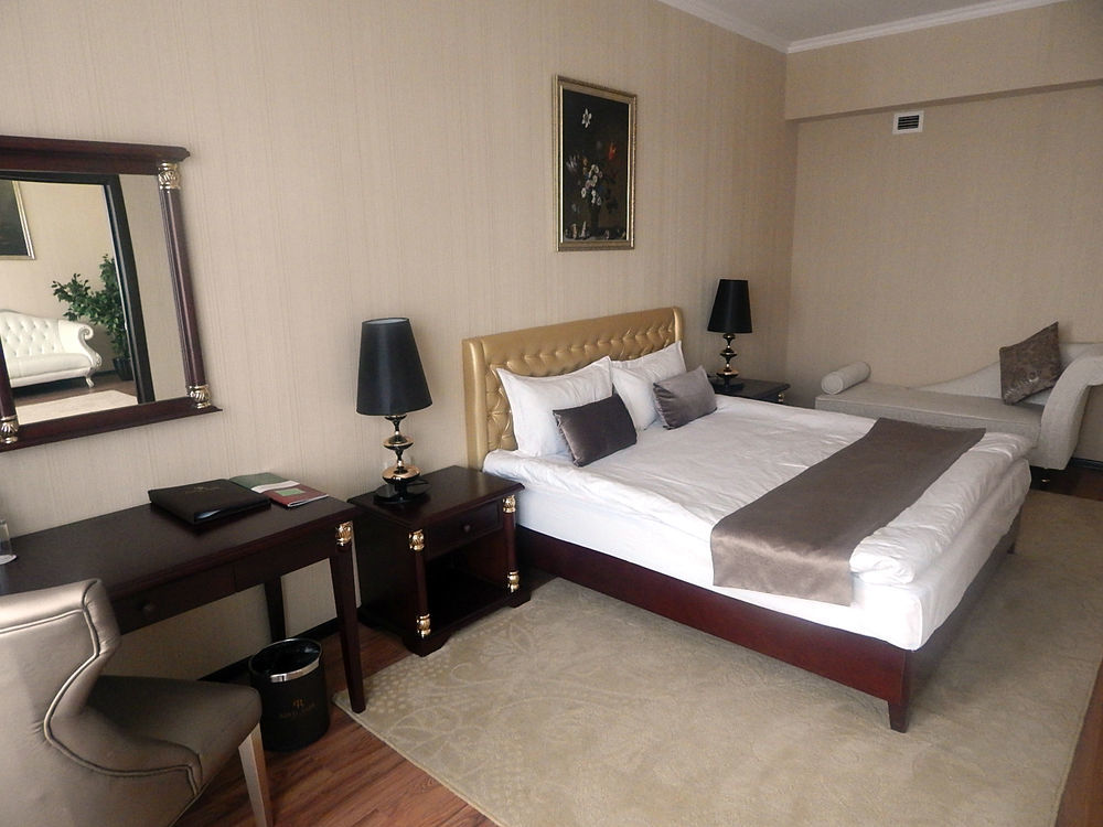 Reikartz Park Astana Ex-Royal Park Hotel & Spa מראה חיצוני תמונה