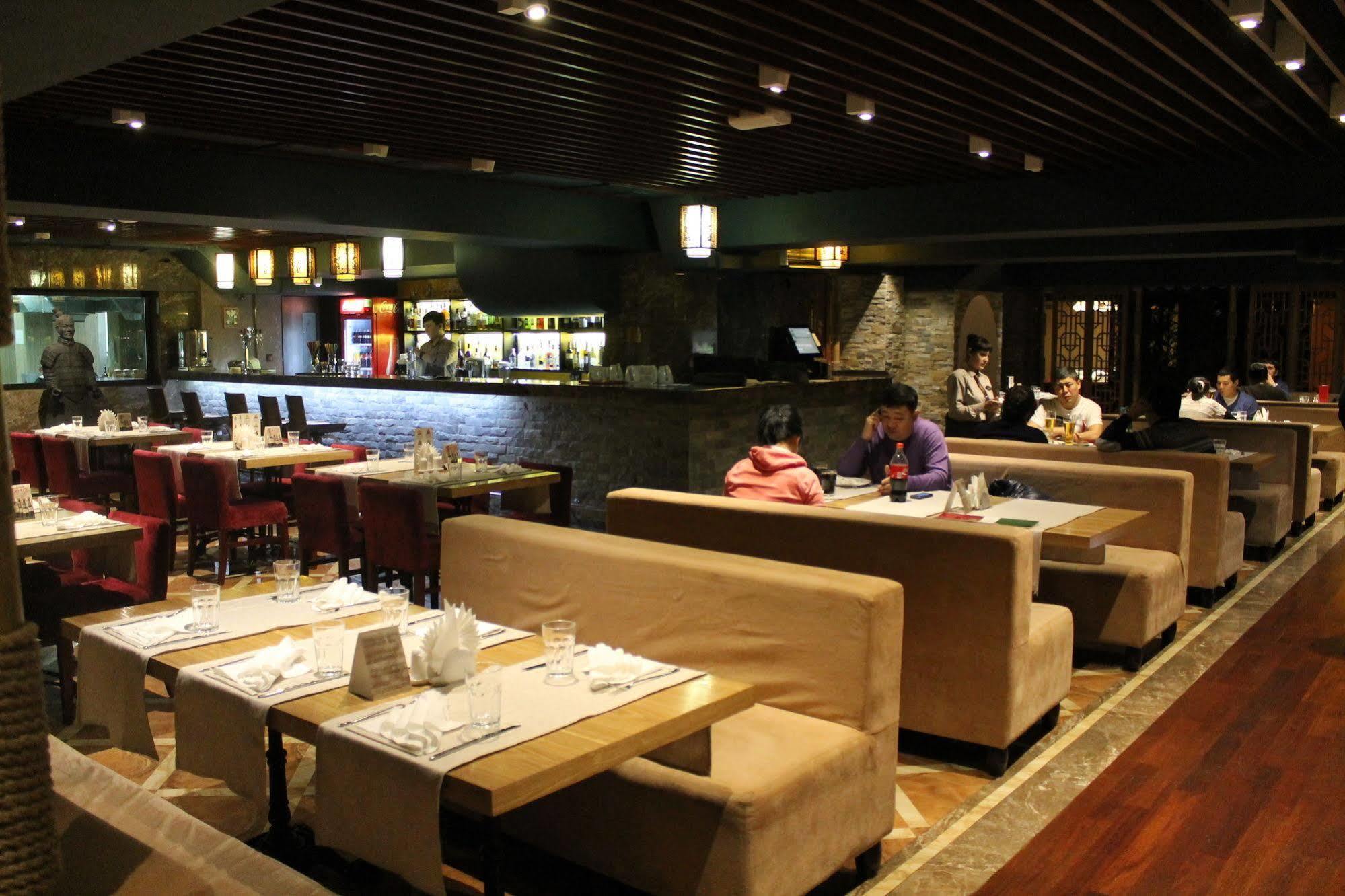 Reikartz Park Astana Ex-Royal Park Hotel & Spa מראה חיצוני תמונה