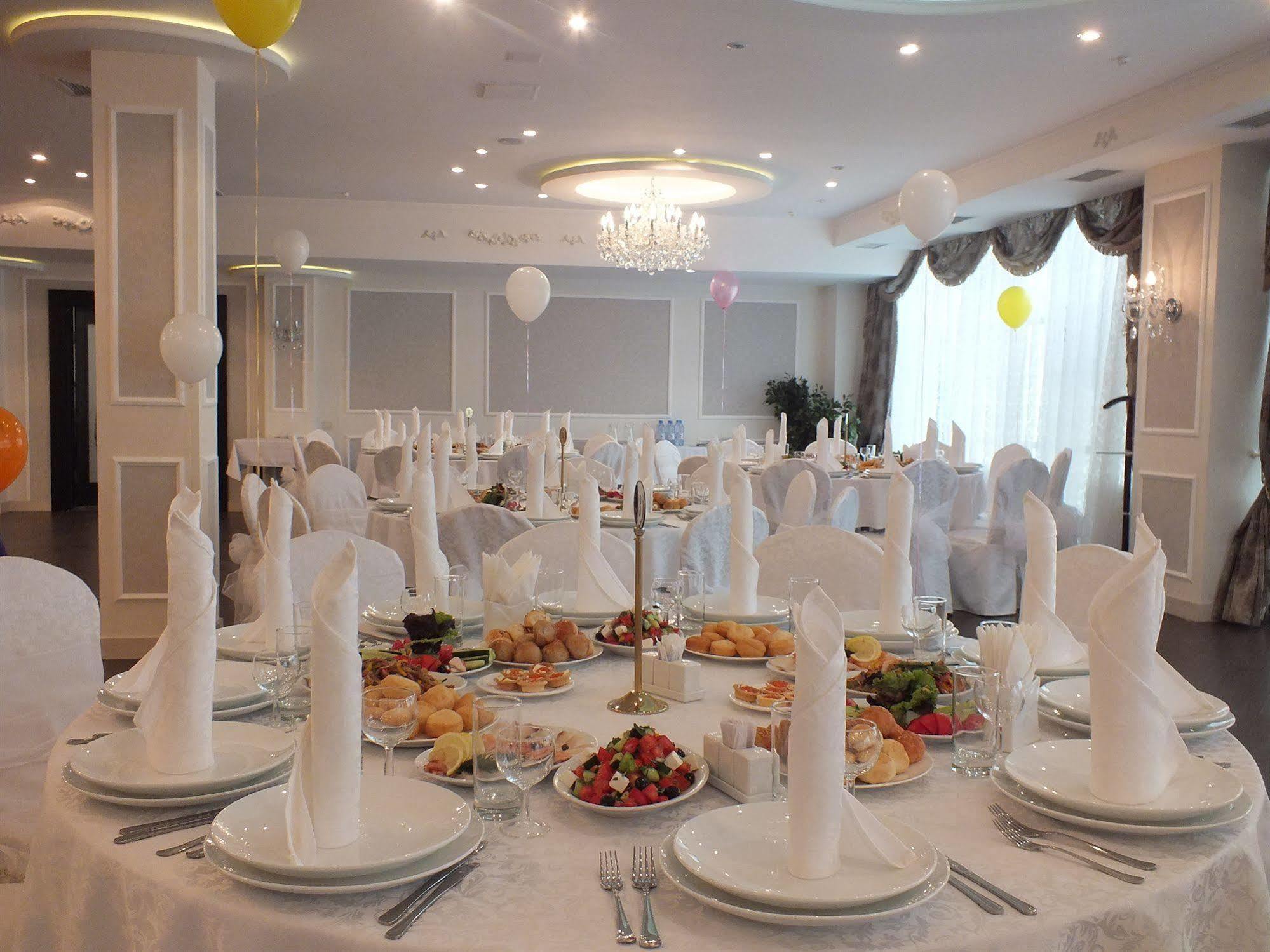 Reikartz Park Astana Ex-Royal Park Hotel & Spa מראה חיצוני תמונה