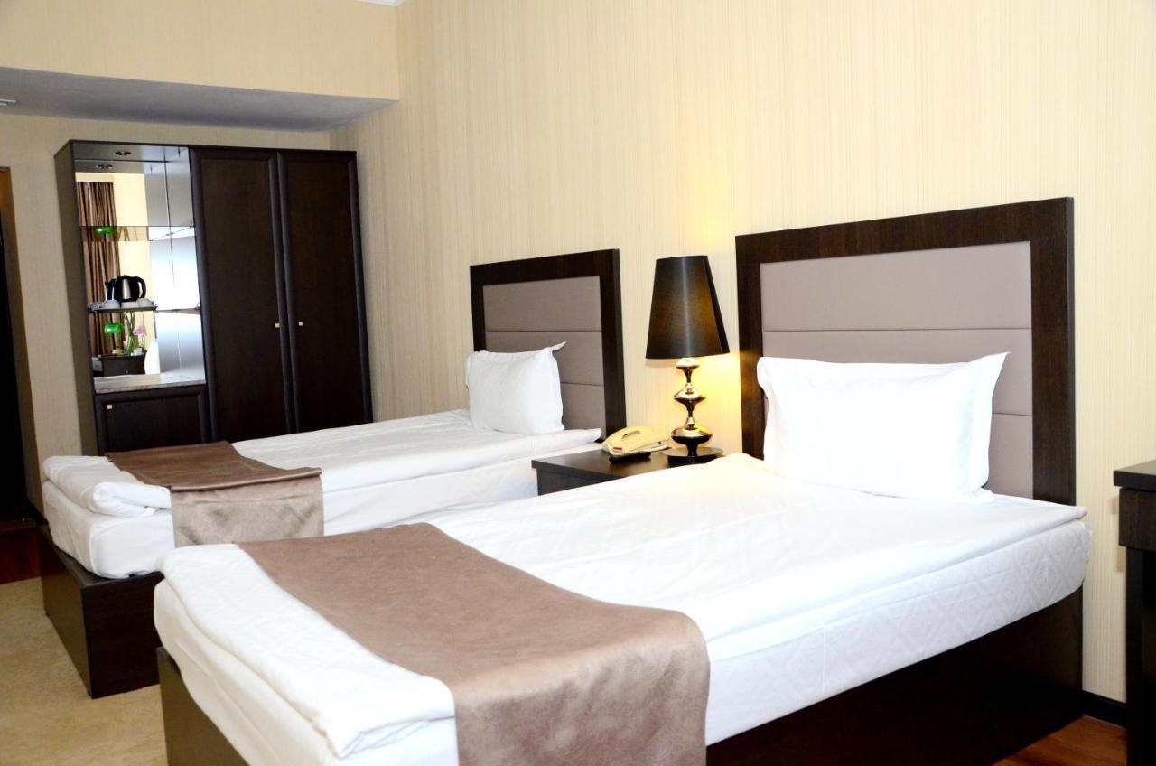 Reikartz Park Astana Ex-Royal Park Hotel & Spa מראה חיצוני תמונה
